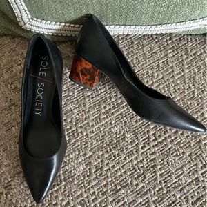 Sole Society Andorra Black Leather Pumps with Patent Tortoiseshell Heel - Size 7